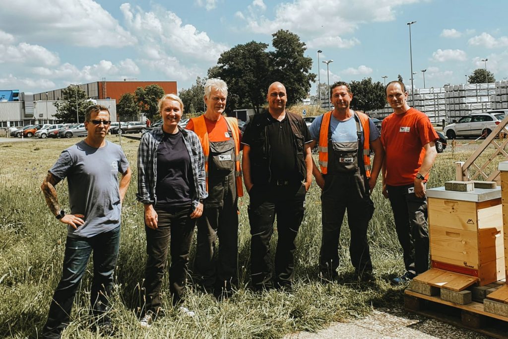 Das sechsköpfige Imker-Team der profine in Berlin