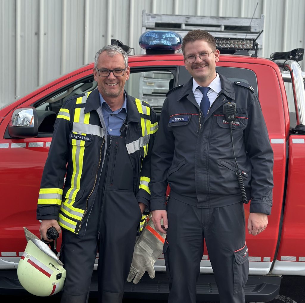 Werksfeuerwehr-Leiter Markus Kippenberger und Simon Tigges, stellvertretender Leiter des städtischen Brand- und Katastrophenschutzamtes